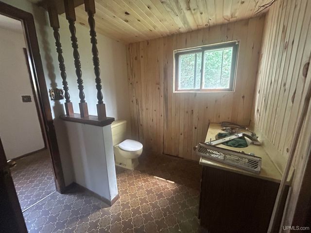 324 W Onota Street, Munising, MI 49862