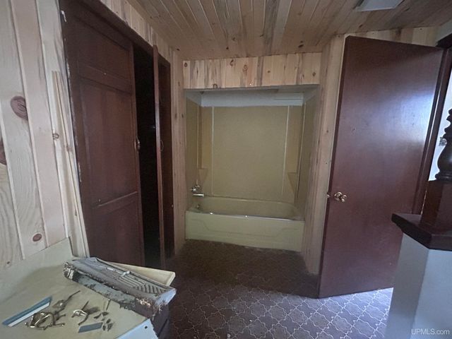 324 W Onota Street, Munising, MI 49862