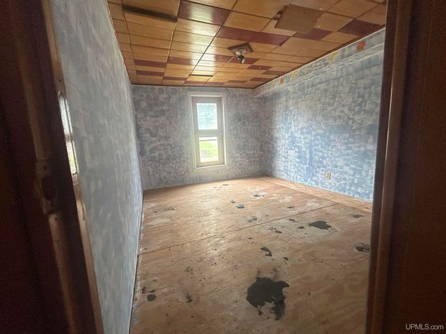 324 W Onota Street, Munising, MI 49862