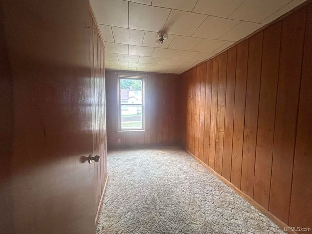 324 W Onota Street, Munising, MI 49862