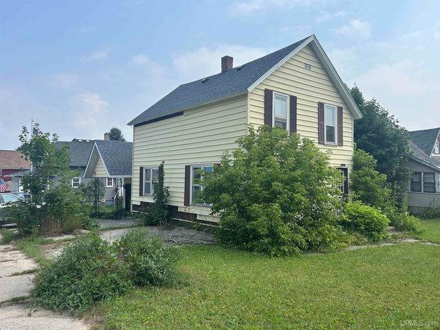 324 W Onota Street, Munising, MI 49862