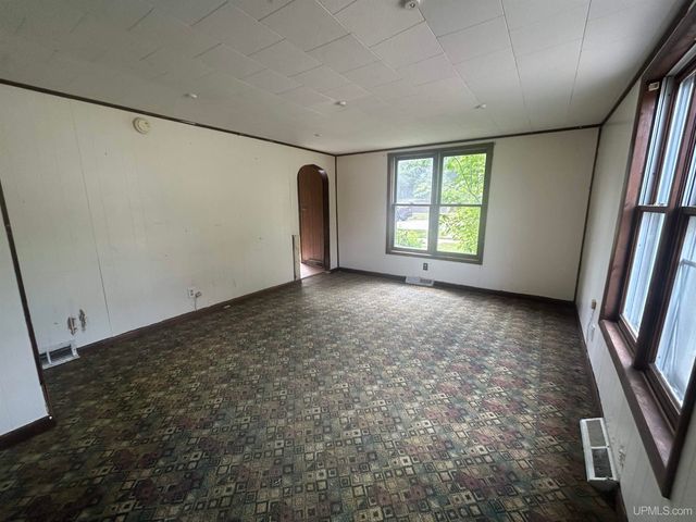 324 W Onota Street, Munising, MI 49862