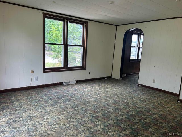 324 W Onota Street, Munising, MI 49862