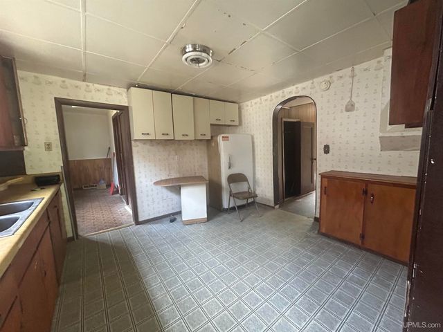 324 W Onota Street, Munising, MI 49862