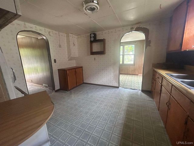 324 W Onota Street, Munising, MI 49862