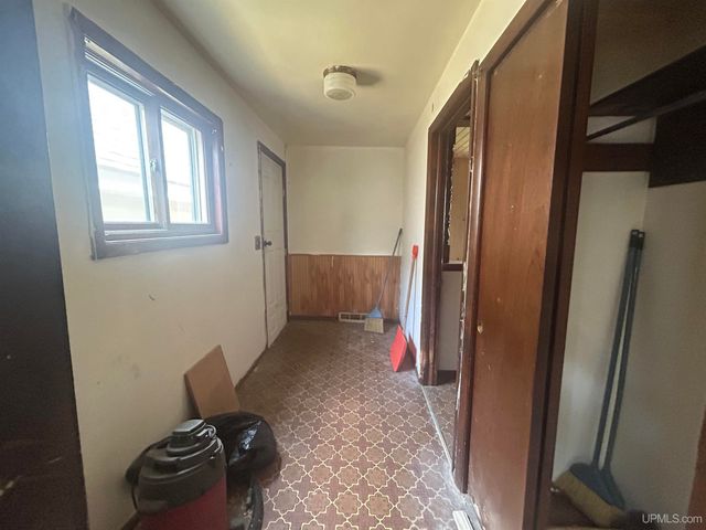 324 W Onota Street, Munising, MI 49862