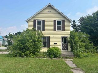 324 W Onota Street, Munising, MI 49862