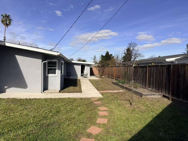 696 Lakehaven Drive, Sunnyvale, CA 94089