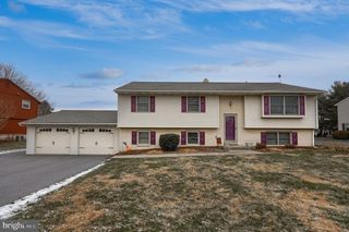 281 ROBIN DALE DR, Leola, PA 17540
