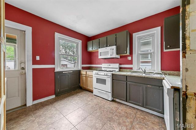 4081 Burgen Avenue, St Louis, MO 63116