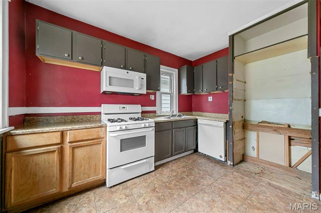 4081 Burgen Avenue, St Louis, MO 63116