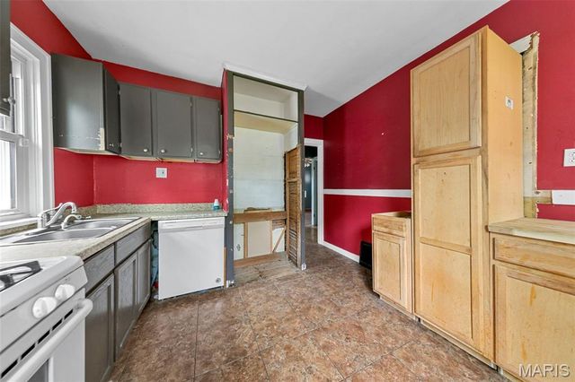 4081 Burgen Avenue, St Louis, MO 63116