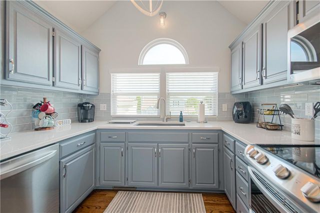 8637 NE 112th Street, Kansas City, MO 64157