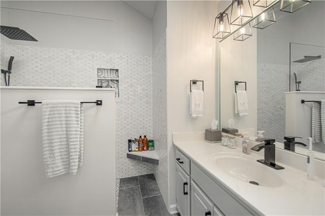 8637 NE 112th Street, Kansas City, MO 64157