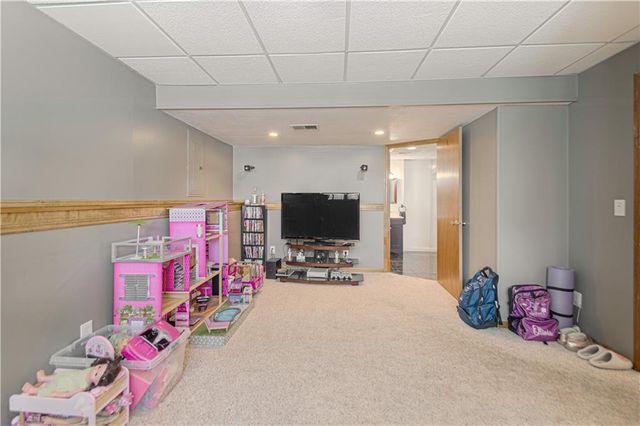 8637 NE 112th Street, Kansas City, MO 64157