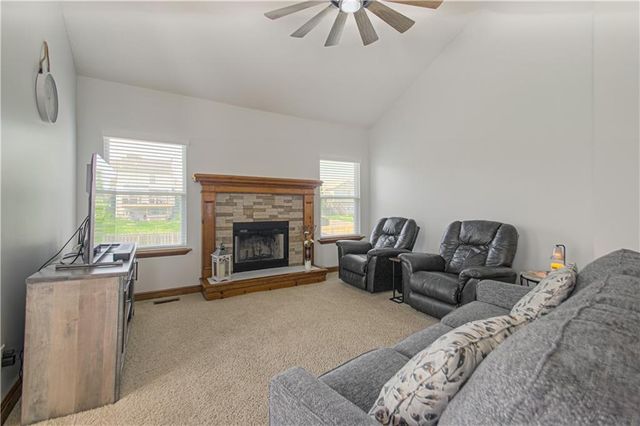 8637 NE 112th Street, Kansas City, MO 64157