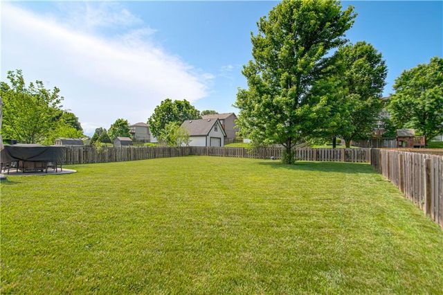 8637 NE 112th Street, Kansas City, MO 64157