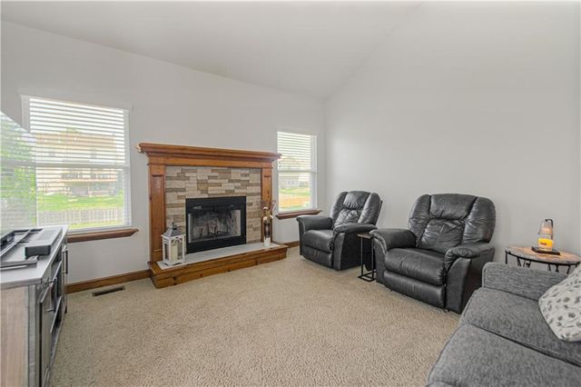 8637 NE 112th Street, Kansas City, MO 64157