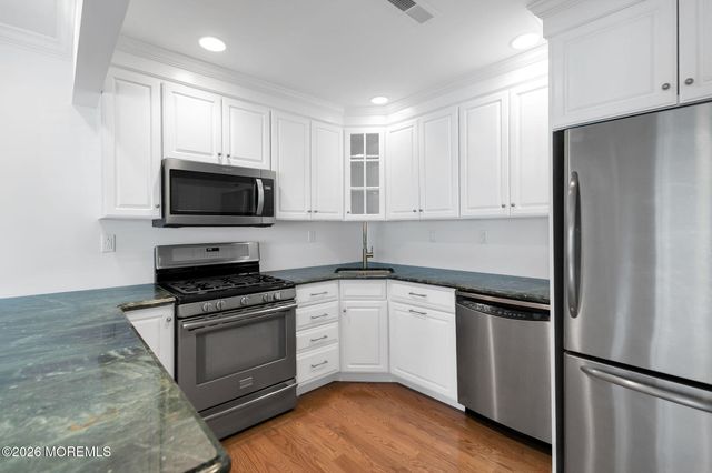 146 Viburnum Terrace, Middletown, NJ 07748