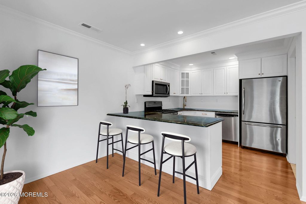 146 Viburnum Terrace, Middletown, NJ 07748