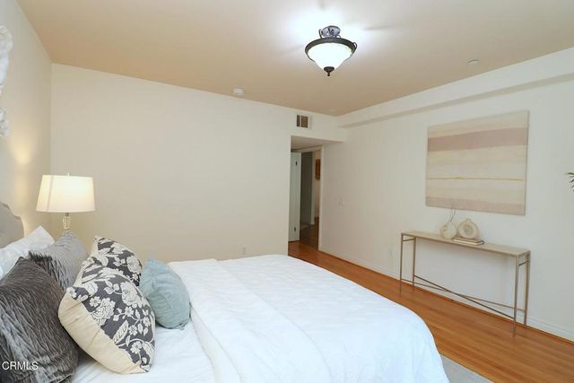 3855 Ingraham Street 204, Los Angeles, CA 90005