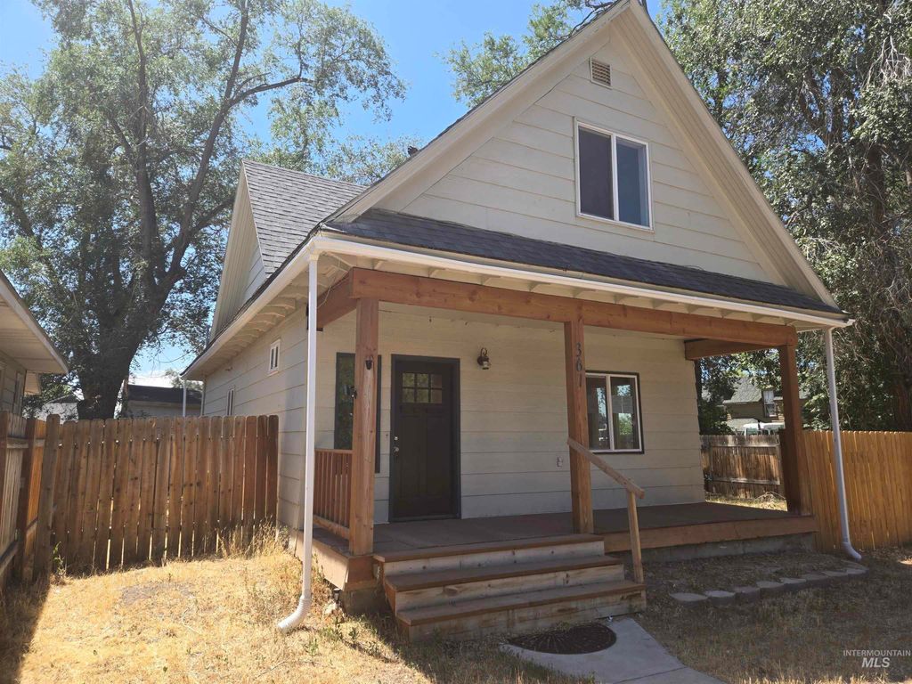 361 W 3rd Ave, Twin Falls, ID 83301