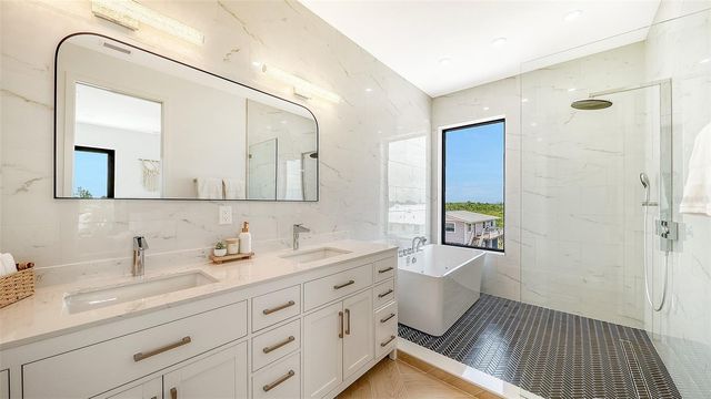 2908 AVENUE B, Bradenton Beach, FL 34217
