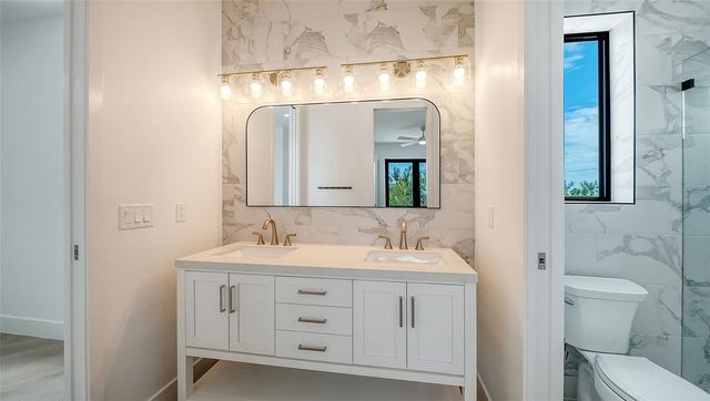 2908 AVENUE B, Bradenton Beach, FL 34217