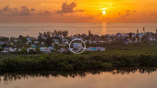 2908 AVENUE B, Bradenton Beach, FL 34217