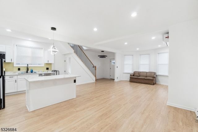 216 Renner Ave, Newark City, NJ 07112