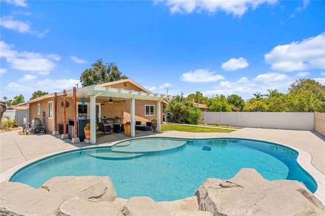 17343 Anastasia, Fontana, CA 92335