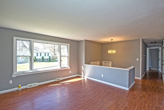 90 Teakwood Rd, Springfield, MA 01128
