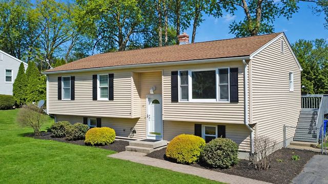 90 Teakwood Rd, Springfield, MA 01128
