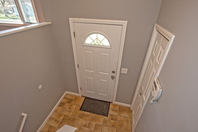 90 Teakwood Rd, Springfield, MA 01128