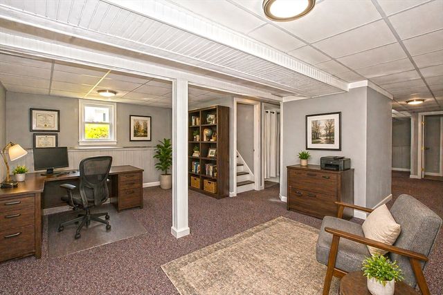 90 Teakwood Rd, Springfield, MA 01128