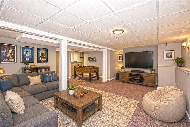 90 Teakwood Rd, Springfield, MA 01128