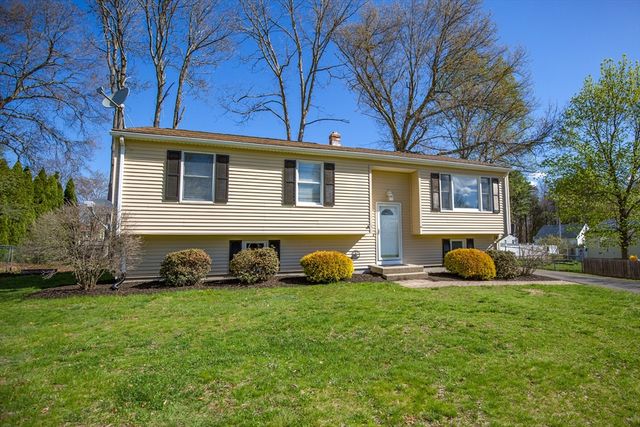 90 Teakwood Rd, Springfield, MA 01128