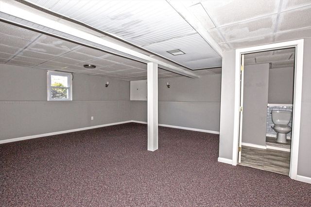 90 Teakwood Rd, Springfield, MA 01128