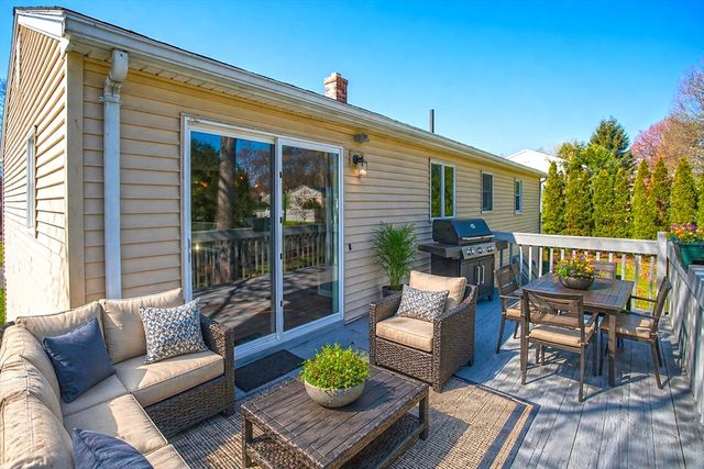 90 Teakwood Rd, Springfield, MA 01128