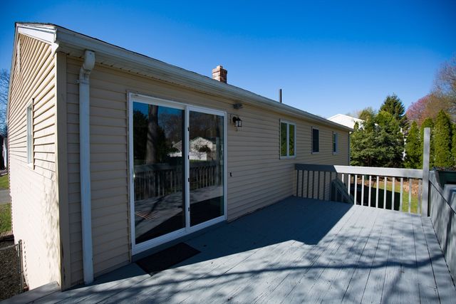 90 Teakwood Rd, Springfield, MA 01128