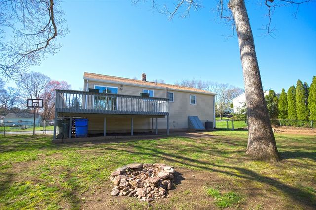 90 Teakwood Rd, Springfield, MA 01128