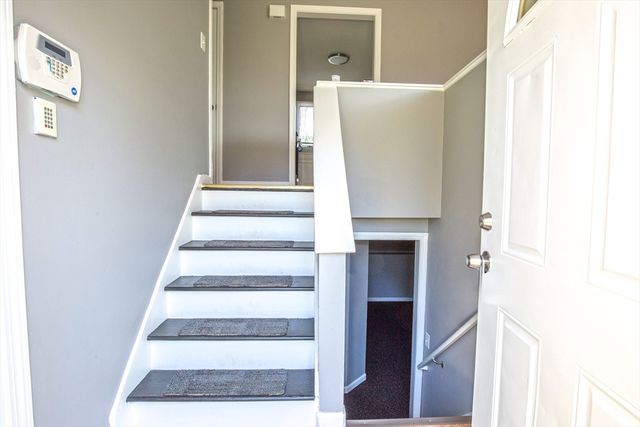 90 Teakwood Rd, Springfield, MA 01128