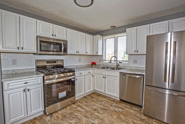 90 Teakwood Rd, Springfield, MA 01128