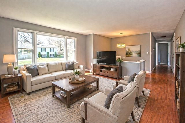 90 Teakwood Rd, Springfield, MA 01128