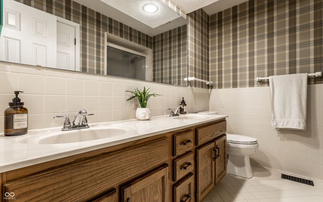 3415 Admiralty Lane, Indianapolis, IN 46240