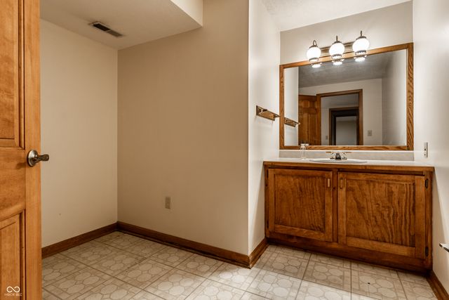 3415 Admiralty Lane, Indianapolis, IN 46240