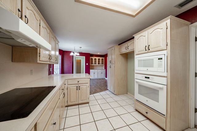 2221 Avenue Q, Anson, TX 79501