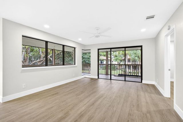 147 Brackenwood Road, Palm Beach Gardens, FL 33418