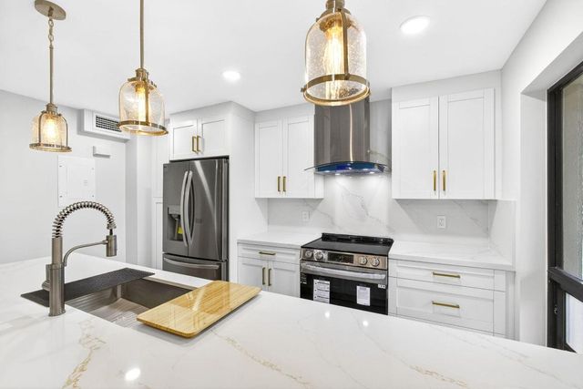 147 Brackenwood Road, Palm Beach Gardens, FL 33418