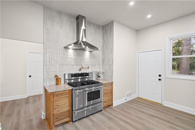 3530 Kenwood Avenue, Kansas City, MO 64109